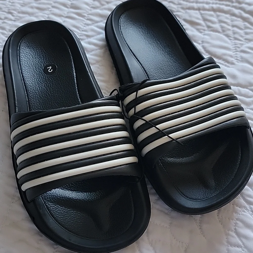 Kids Black & White Rubber Slide Sandals Size 2